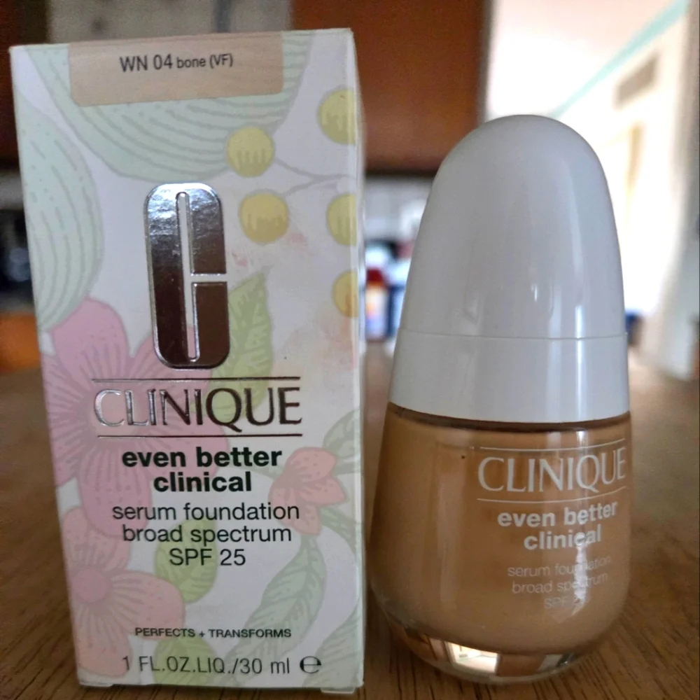 CLINIQUE Even Better Clinical Serum Foundation SPF25 Bone NIB